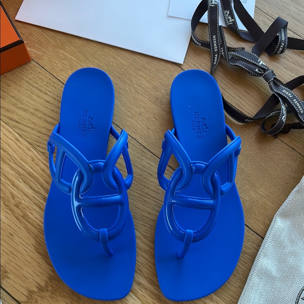 Hermes Egerie sandal- SZE 38 ( run small) - BNIB- comes with everything in image